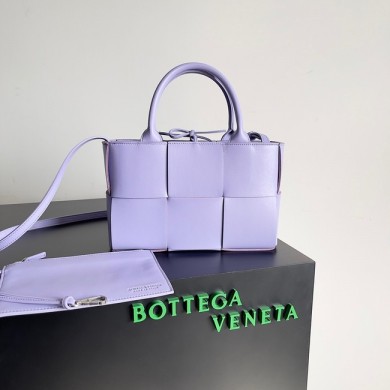 Top Bottega Veneta ARCO TOTE Small intrecciato grained leather tote bag 709337 Wisteria BV367He97