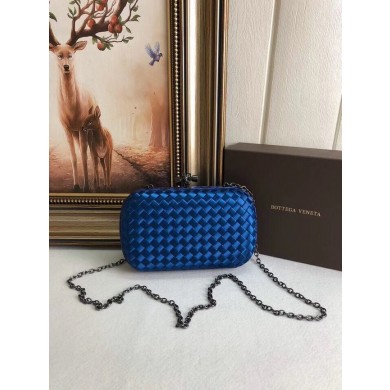 Top BOTTEGA VENETA Knot snakeskin-trimmed satin clutch 62548 blue BV57eo14