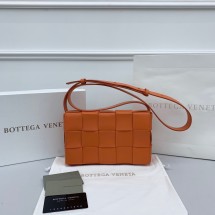 BOTTEGA VENETA Cassette BV0004