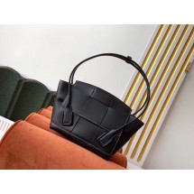 Bottega Veneta Original Weave Leather Arco Top Handle Bag 70013 Black BV348sg71