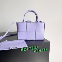 Top Bottega Veneta ARCO TOTE Small intrecciato grained leather tote bag 709337 Wisteria BV367He97