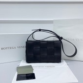 BOTTEGA VENETA Cassette BV0002