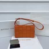 BOTTEGA VENETA Cassette BV0004