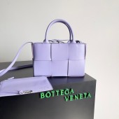Top Bottega Veneta ARCO TOTE Small intrecciato grained leather tote bag 709337 Wisteria BV367He97