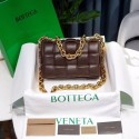 Bottega Veneta THE CHAIN CASSETTE Expedited Delivery 631421 Chocolates BV1081bT70