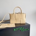 Designer Bottega Veneta ARCO TOTE Small intrecciato grained leather tote bag 709337 Porridge BV576eL18