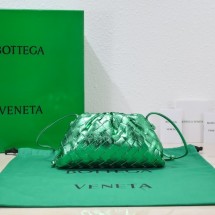 Bottega Veneta Mini intrecciato leather clutch with strap 585852 green BV538Xw85