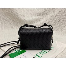 Bottega Veneta Mini intrecciato leather cross-body bag 680254 black BV270jB82