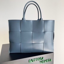 Imitation Bottega Veneta ARCO TOTE Large intrecciato grained leather tote bag 652868 blue BV1000mr39