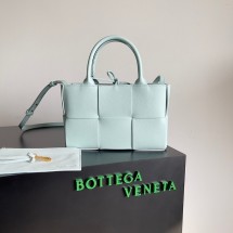 Imitation Bottega Veneta ARCO TOTE Small intrecciato grained leather tote bag 709337 light blue BV540SU34