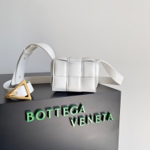Replica Bottega Veneta Candy Padded Cassette 716648 white BV20fN93