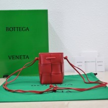Top Bottega Veneta Mini intreccio leather crossbody bucket bag 680217 red BV121gZ83
