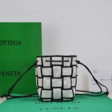 Bottega Veneta Mini intreccio leather crossbody bucket bag 680217 Natural&black BV594Ph61