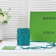 Bottega Veneta Mini intreccio leather crossbody bucket bag 680217 sky blue BV719PA58