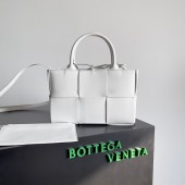 Bottega Veneta ARCO TOTE Small intrecciato grained leather tote bag 709337 white BV444nV16